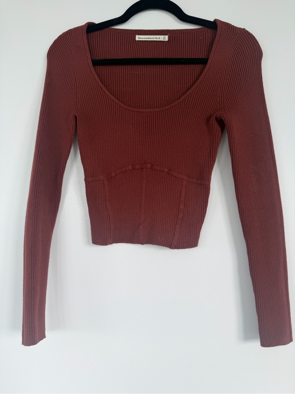 Abercrombie & Fitch Ribbed Long-Sleeve Cropped Sweater Top in Rust - Size XS